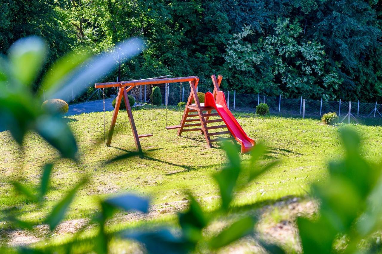 Ville Pacetina Lepajci Buitenkant foto